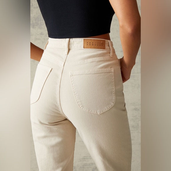NWT PacSun Beige Curve Sraight Leg Jeans - Picture 2 of 6